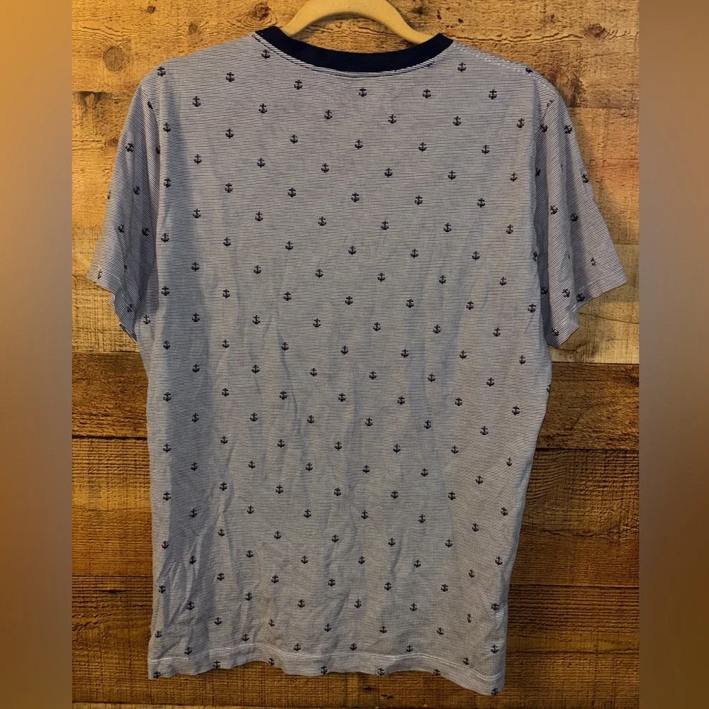 Express Anchor V-Neck T-shirt